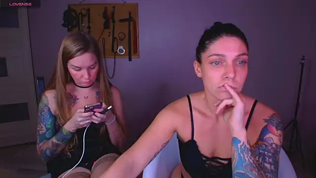 Carrie Moonshine online show from 23, 10, 2025