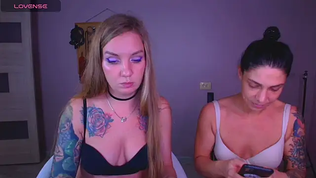 Carrie Moonshine online show from 3, 11, 2025