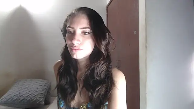 aurelialux online show from 4, 3, 2025