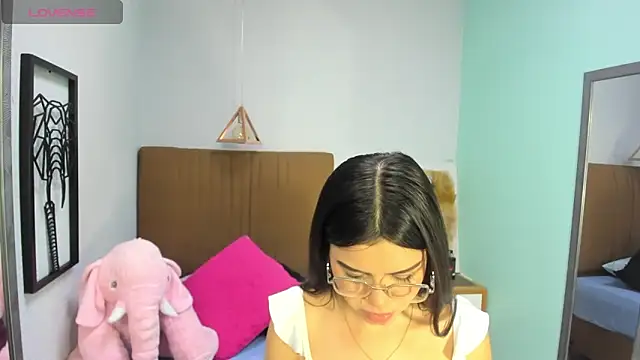 Snapshot of cassiehoward14 chatting on 6, 3, 2025 cassiehoward14 online show from 6, 3, 2025