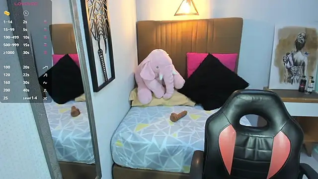 Snapshot of cassiehoward14 chatting on 7, 3, 2025 cassiehoward14 online show from 7, 3, 2025