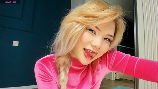 Xiao Mei  online show from 12, 12, 2024