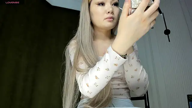 Xiao Mei  online show from 28, 2, 2025