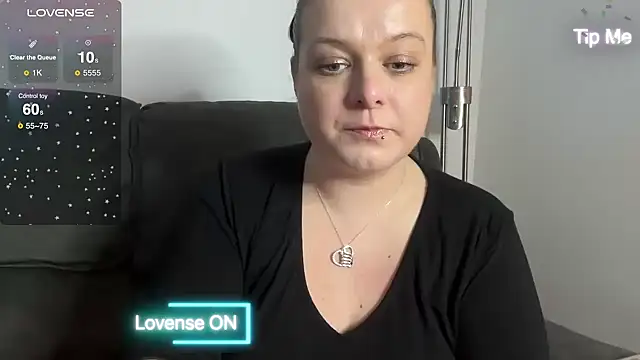 NaughtyWifeUK online show from 21, 12, 2024