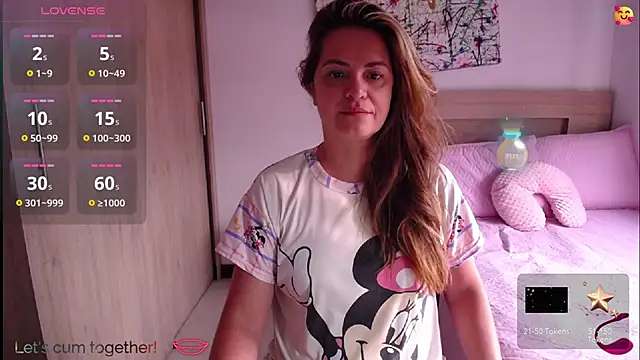 Snapshot of ParisW chatting on 17, 9, 2025 ParisW online show from 17, 9, 2025