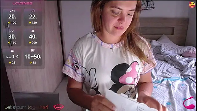 Snapshot of ParisW chatting on 30, 9, 2025 ParisW online show from 30, 9, 2025