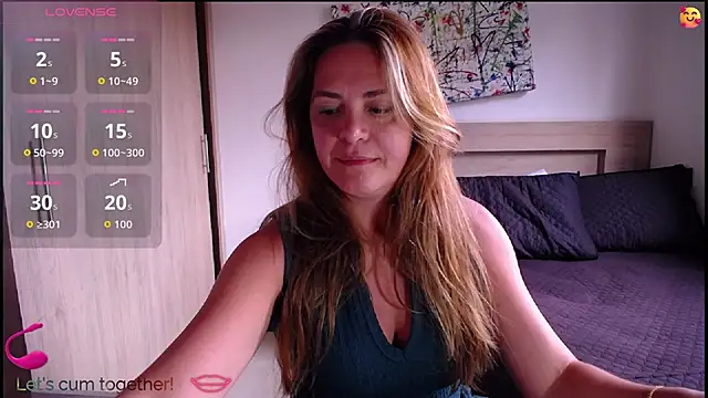 Snapshot of ParisW chatting on 14, 10, 2025 ParisW online show from 14, 10, 2025