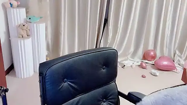 Daisy-77 online show from 10, 1, 2025