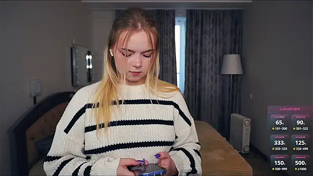 Snapshot of ZaraCreedon chatting on 10, 10, 2025 ZaraCreedon online show from 10, 10, 2025