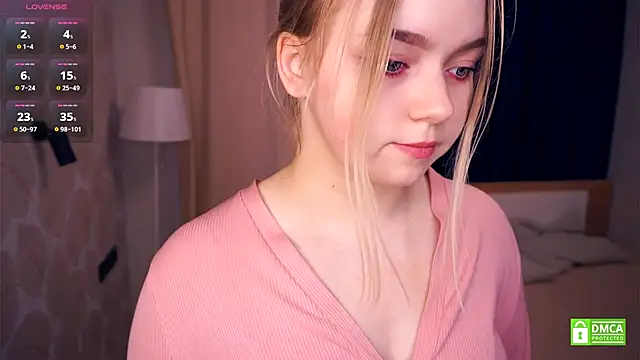 Snapshot of ZaraCreedon chatting on 21, 10, 2025 ZaraCreedon online show from 21, 10, 2025