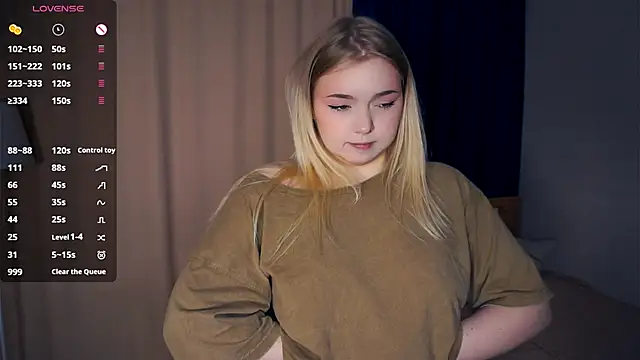 Snapshot of ZaraCreedon chatting on 8, 11, 2025 ZaraCreedon online show from 8, 11, 2025