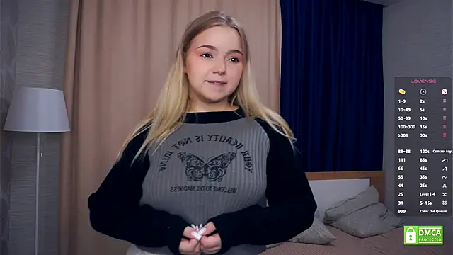 Snapshot of ZaraCreedon chatting on 13, 11, 2025 ZaraCreedon online show from 13, 11, 2025