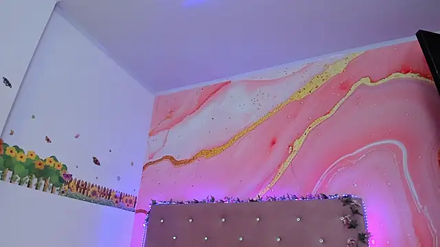 Daisy  rose online show from 30, 1, 2025