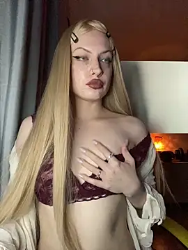 Snapshot of LolaBrattySweetie chatting on 15, 10, 2025 LolaBrattySweetie online show from 15, 10, 2025