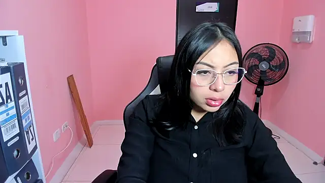 AlanaPetterson online show from 9, 12, 2024