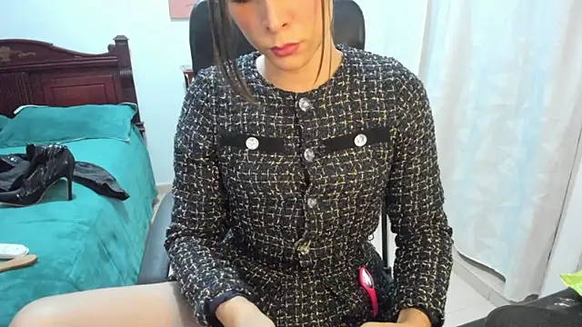 Snapshot of misstresbigcockts chatting on 8, 11, 2025 misstresbigcockts online show from 8, 11, 2025