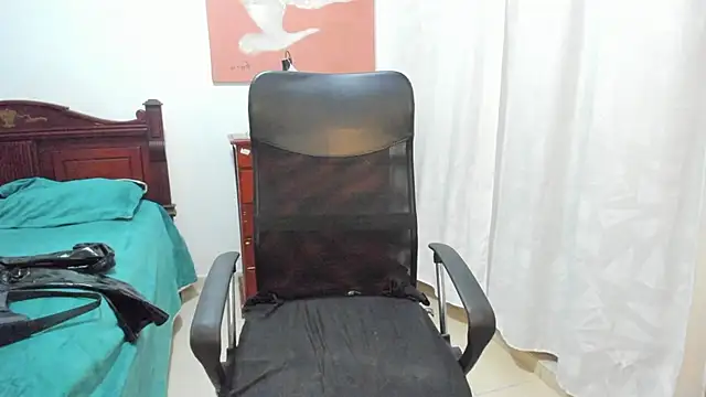 Snapshot of misstresbigcockts chatting on 15, 11, 2025 misstresbigcockts online show from 15, 11, 2025