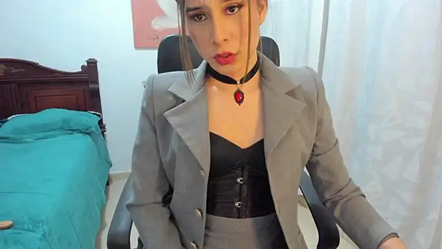 Snapshot of misstresbigcockts chatting on 19, 11, 2025 misstresbigcockts online show from 19, 11, 2025