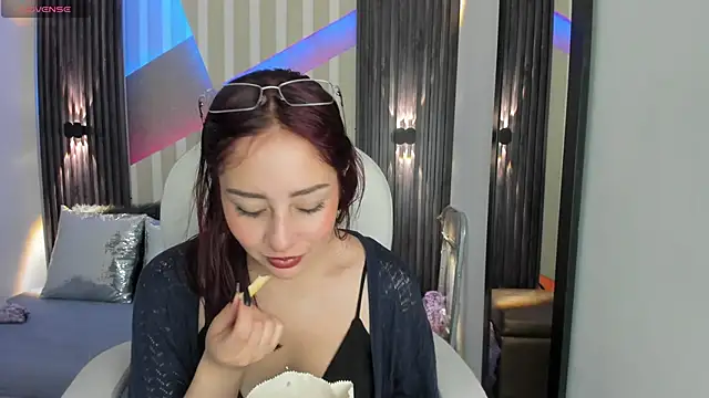 emily layton online show from 30, 11, 2025