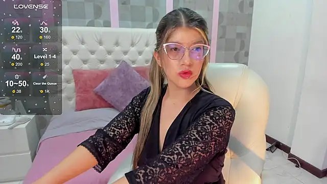 Snapshot of SEXMILLA_ chatting on 5, 3, 2025 SEXMILLA online show from 5, 3, 2025