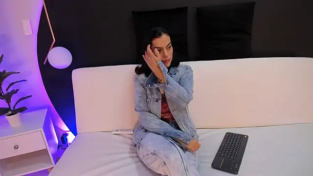 Ada Monroe10 online show from 5, 3, 2026