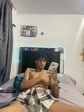 Snapshot of derreck_models chatting on 6, 3, 2026 derreck models online show from 6, 3, 2026