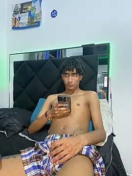 Snapshot of derreck_models chatting on 17, 3, 2026 derreck models online show from 17, 3, 2026