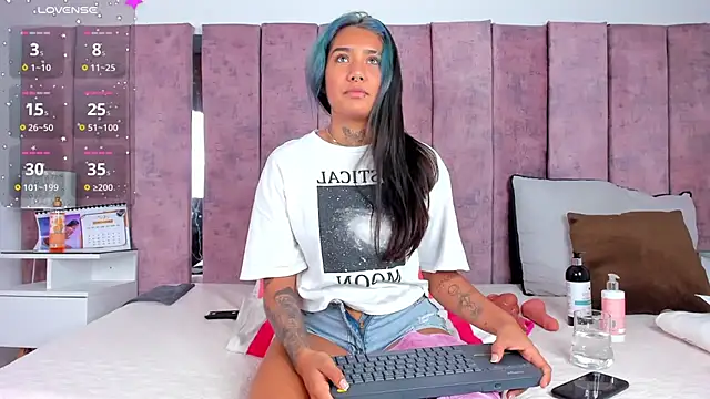 AshlieRoberts online show from 15, 2, 2025