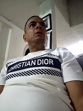 latinmartin73 online show from 1, 1, 2025