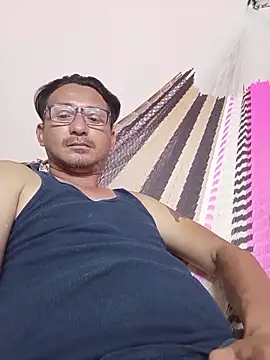 Snapshot of Andresguz35 chatting on 27, 10, 2025 Andresguz35 online show from 27, 10, 2025