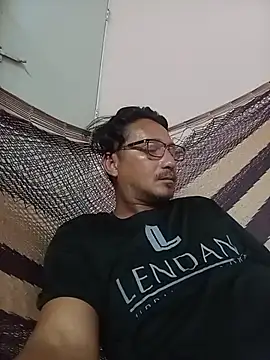 Snapshot of Andresguz35 chatting on 30, 10, 2025 Andresguz35 online show from 30, 10, 2025