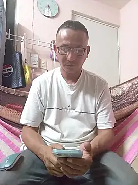 Snapshot of Andresguz35 chatting on 3, 11, 2025 Andresguz35 online show from 3, 11, 2025