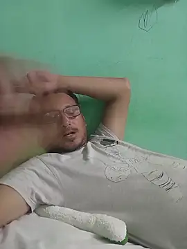 Snapshot of Andresguz35 chatting on 17, 11, 2025 Andresguz35 online show from 17, 11, 2025