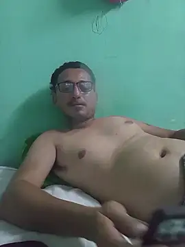 Snapshot of Andresguz35 chatting on 18, 11, 2025 Andresguz35 online show from 18, 11, 2025