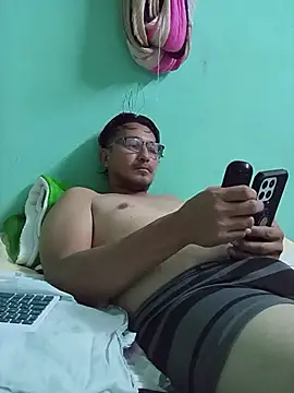 Snapshot of Andresguz35 chatting on 19, 11, 2025 Andresguz35 online show from 19, 11, 2025