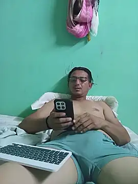 Snapshot of Andresguz35 chatting on 5, 12, 2025 Andresguz35 online show from 5, 12, 2025