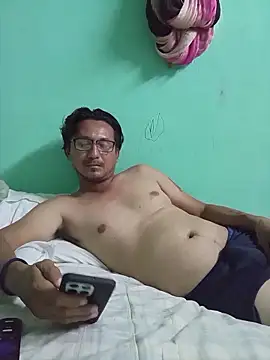 Snapshot of Andresguz35 chatting on 14, 12, 2025 Andresguz35 online show from 14, 12, 2025