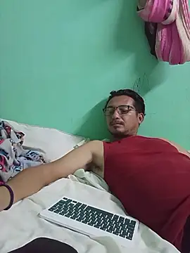 Snapshot of Andresguz35 chatting on 18, 12, 2025 Andresguz35 online show from 18, 12, 2025