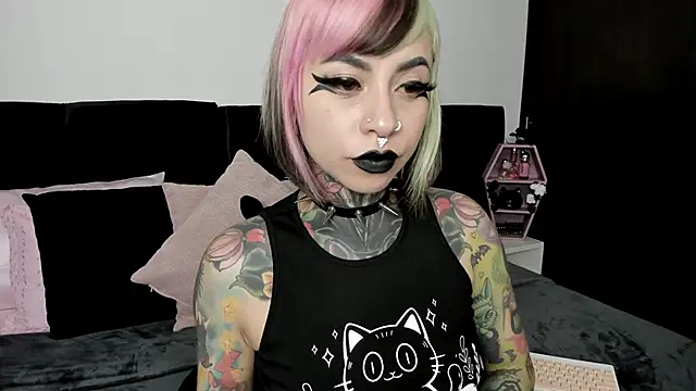 NikkiRamone online show from 13, 2, 2025