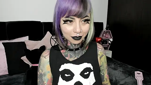 NikkiRamone online show from 15, 2, 2025