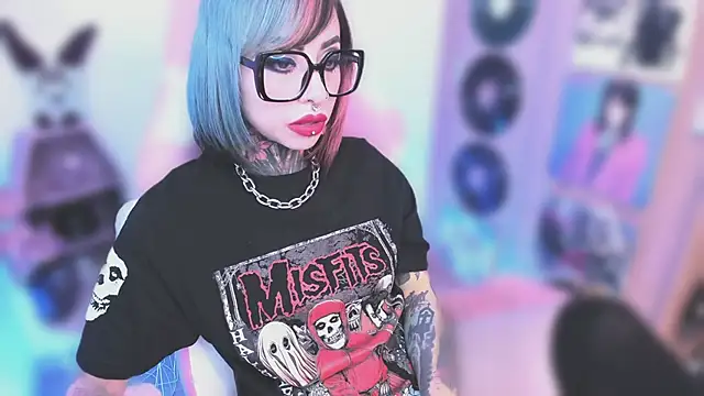 NikkiRamone online show from 3, 12, 2025