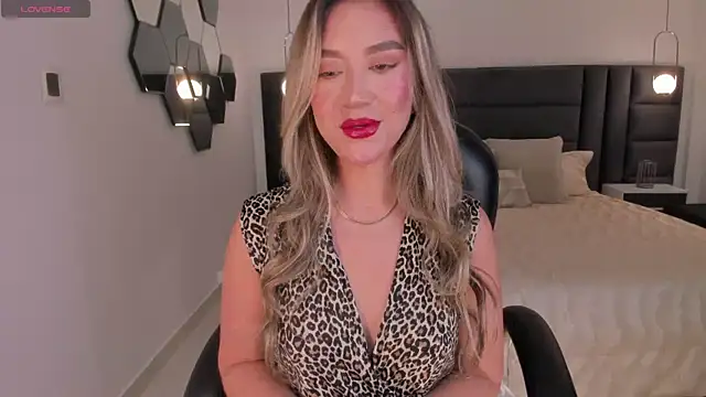 RebeccaHudson online show from 13, 1, 2025