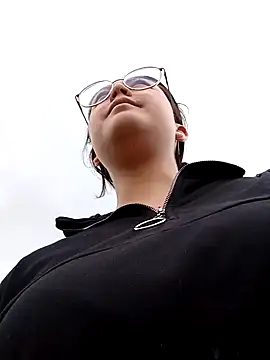 lara moon25 online show from 26, 12, 2024