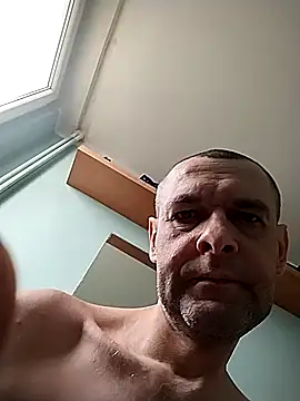 Snapshot of Andrzej-M chatting on 2, 11, 2025 Andrzej-M online show from 2, 11, 2025