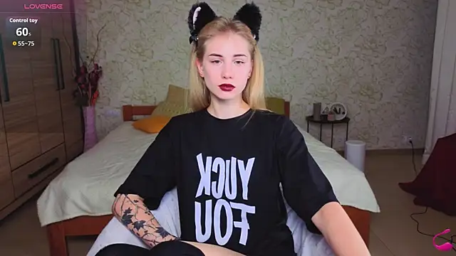 Snapshot of LunaBelli chatting on 4, 11, 2025 LunaBelli online show from 4, 11, 2025