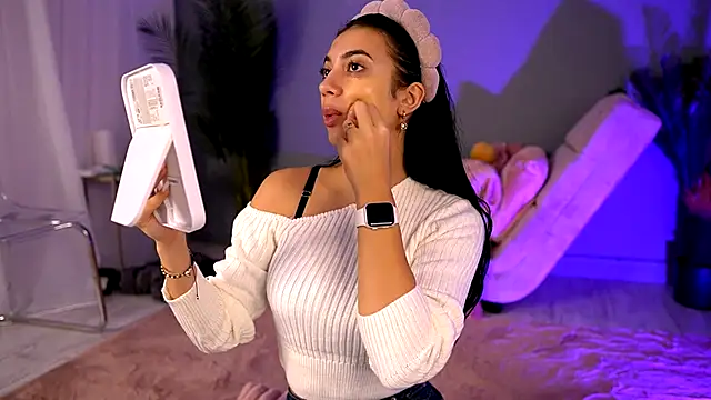 Snapshot of BetsyGonzale chatting on 21, 10, 2025 BetsyGonzale online show from 21, 10, 2025