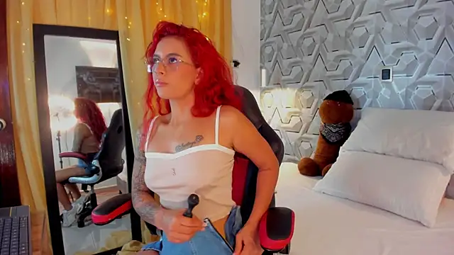 Sophiee Hill online show from 25, 10, 2025