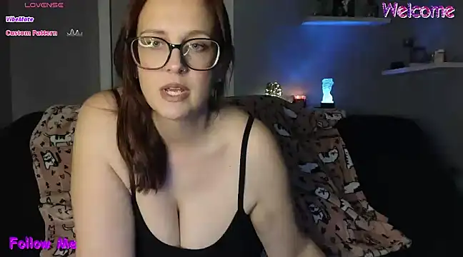 TheBustyHouseWife online show from 18, 1, 2025