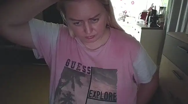 Meliss Official9 online show from 12, 2, 2025