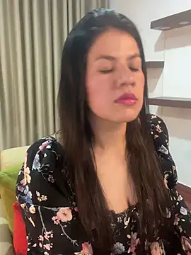 Snapshot of Alice_Biel chatting on 5, 3, 2025 Alice Biel online show from 5, 3, 2025